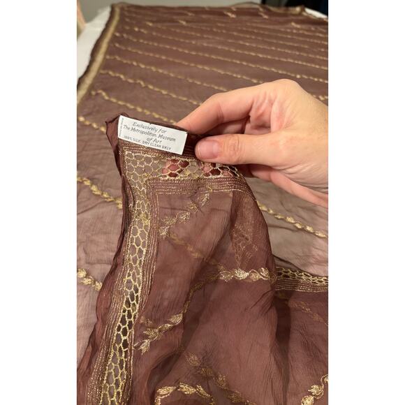 Metro Museum of Art Gilt Embroidered Cut-Out Gold Leaf 100% Silk Stole - Picture 3 of 8